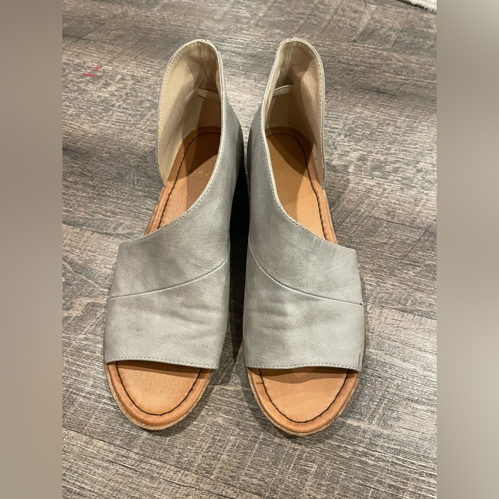 Gray flats